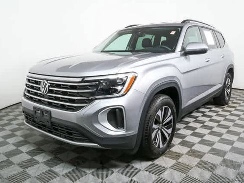 Certified 2025 Volkswagen Atlas SE image 34