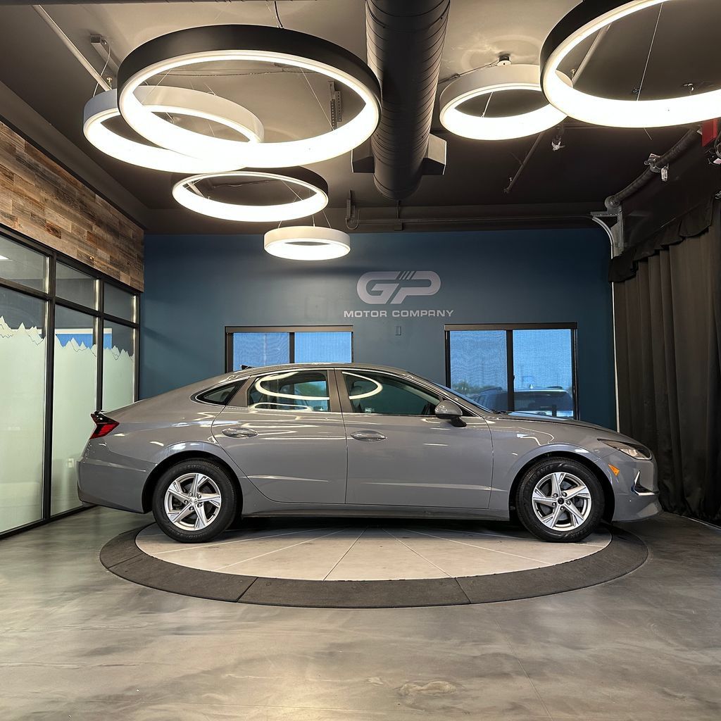 Used 2020 Hyundai Sonata SE FWD image 2