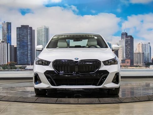 New 2026 BMW 540i xDrive w/ Executive Package image 3