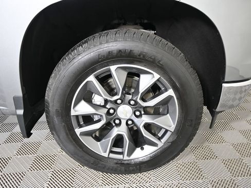 Used 2023 Chevrolet Silverado 1500 LT AWD/4WD image 12