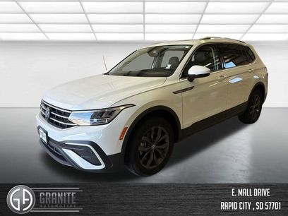 Used 2024 Volkswagen Tiguan SE w/ Panoramic Sunroof Package