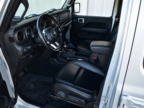 Used 2022 Jeep Wrangler Unlimited Sahara image 16