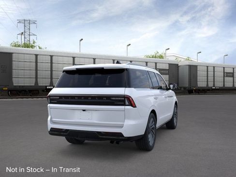 New 2026 Lincoln Navigator Reserve AWD/4WD image 8