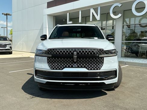 New 2026 Lincoln Navigator L Reserve AWD/4WD image 5
