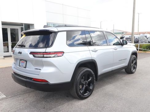 Used 2025 Jeep Grand Cherokee L Limited w/ Black Appearance Package image 16