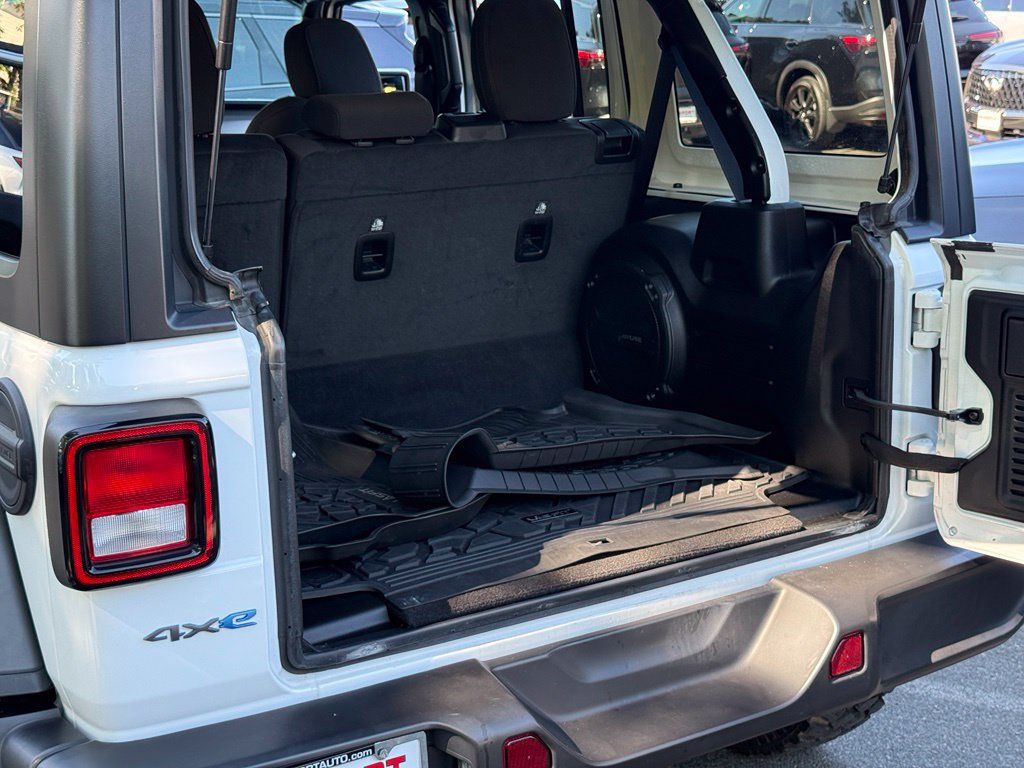 Used 2023 Jeep Wrangler Unlimited w/ Cold Weather Group AWD/4WD image 36