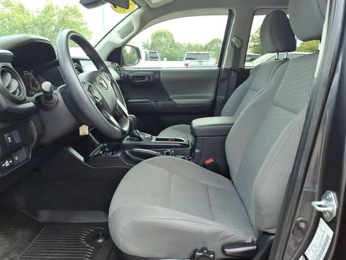 Used 2022 Toyota Tacoma SR AWD/4WD image 12