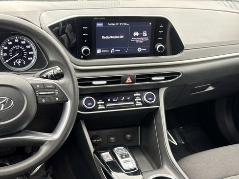 Used 2022 Hyundai Sonata SEL w/ Preferred Accessory Package image 3