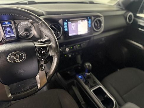 Used 2019 Toyota Tacoma TRD Sport w/ Technology Package AWD/4WD image 17