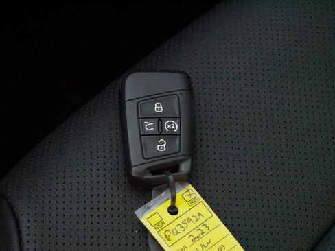 Certified 2023 Volkswagen Taos SEL AWD/4WD image 32