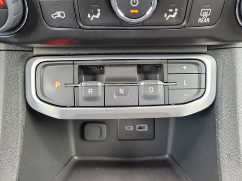 Used 2023 GMC Acadia SLE FWD image 21