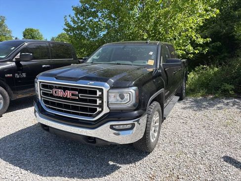 Used 2017 GMC Sierra 1500 SLE w/ SLE Value Package AWD/4WD image 2