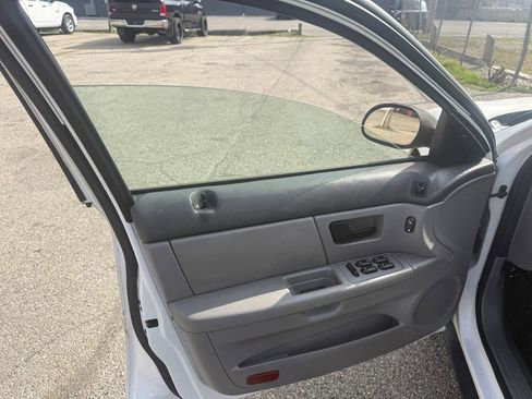 Used 2005 Ford Taurus SE image 11