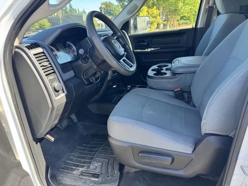 Used 2018 RAM 2500 Tradesman w/ Chrome Appearance Group image 8