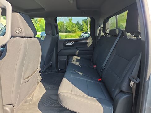 Used 2024 Chevrolet Silverado 1500 LT w/ Z71 Off-Road Package AWD/4WD image 11