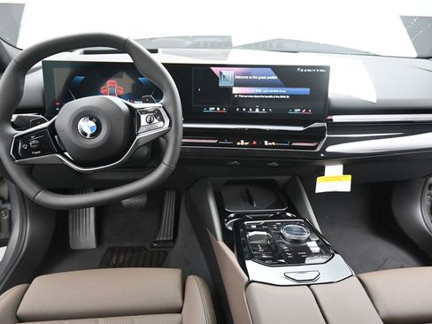 Certified 2025 BMW 530i 530i w/ Premium Package image 30