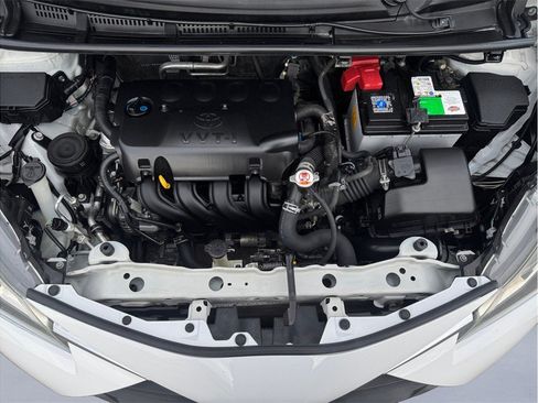 Used 2018 Toyota Yaris L image 8