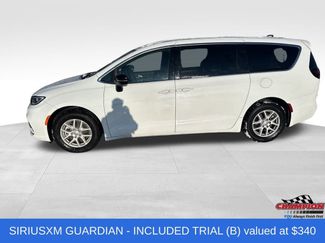 Used 2025 Chrysler Pacifica Select video 2