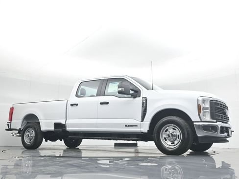 New 2026 Ford F350 XL w/ XL Chrome Package RWD image 3