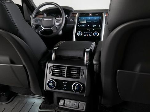 Certified 2025 Land Rover Discovery Dynamic SE AWD/4WD image 22