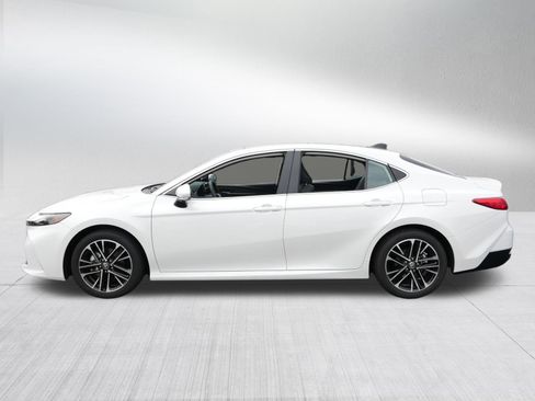 Used 2025 Toyota Camry XLE image 4