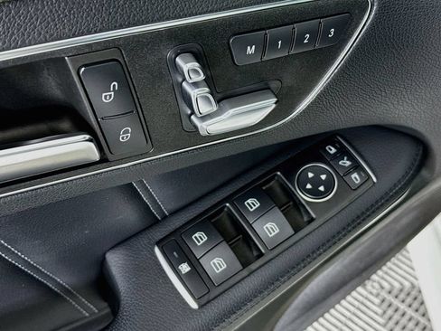 Used 2016 Mercedes-Benz E 400 Sedan image 17