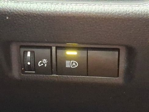 Certified 2021 Toyota RAV4 XLE FWD image 33