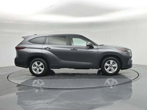 Used 2024 Toyota Highlander LE image 33