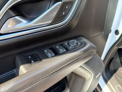 Used 2023 GMC Yukon XL AT4 w/ Technology Package AWD/4WD image 15