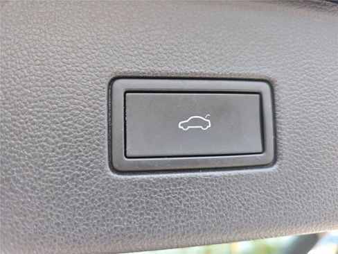 Used 2023 Volkswagen Atlas SE w/ Panoramic Sunroof Package FWD image 32