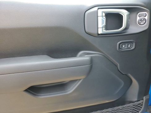 New 2025 Jeep Gladiator Sport image 21