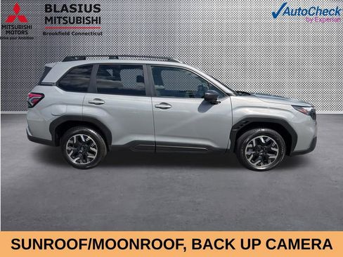 Used 2025 Subaru Forester Premium w/ Convenience Package #1 AWD/4WD image 4