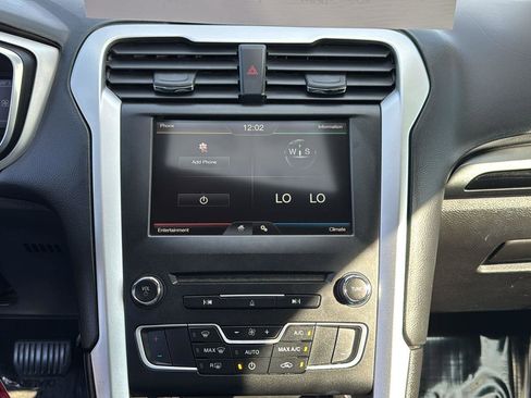 Used 2016 Ford Fusion SE image 18