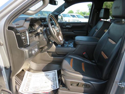Used 2023 GMC Sierra 1500 AT4 w/ AT4 Premium Package AWD/4WD image 9