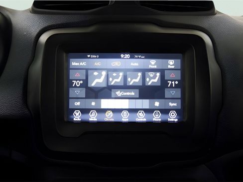 Used 2018 Jeep Renegade Latitude w/ Safety & Security Group image 21