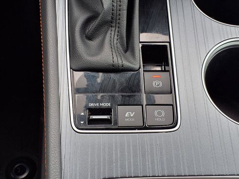 Used 2023 Toyota Sienna XSE image 19