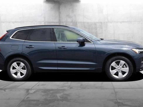Used 2022 Volvo XC60 B5 Momentum AWD/4WD image 5