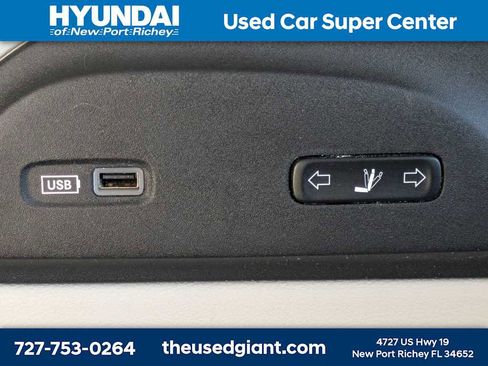 Used 2018 Chrysler Pacifica Limited image 18