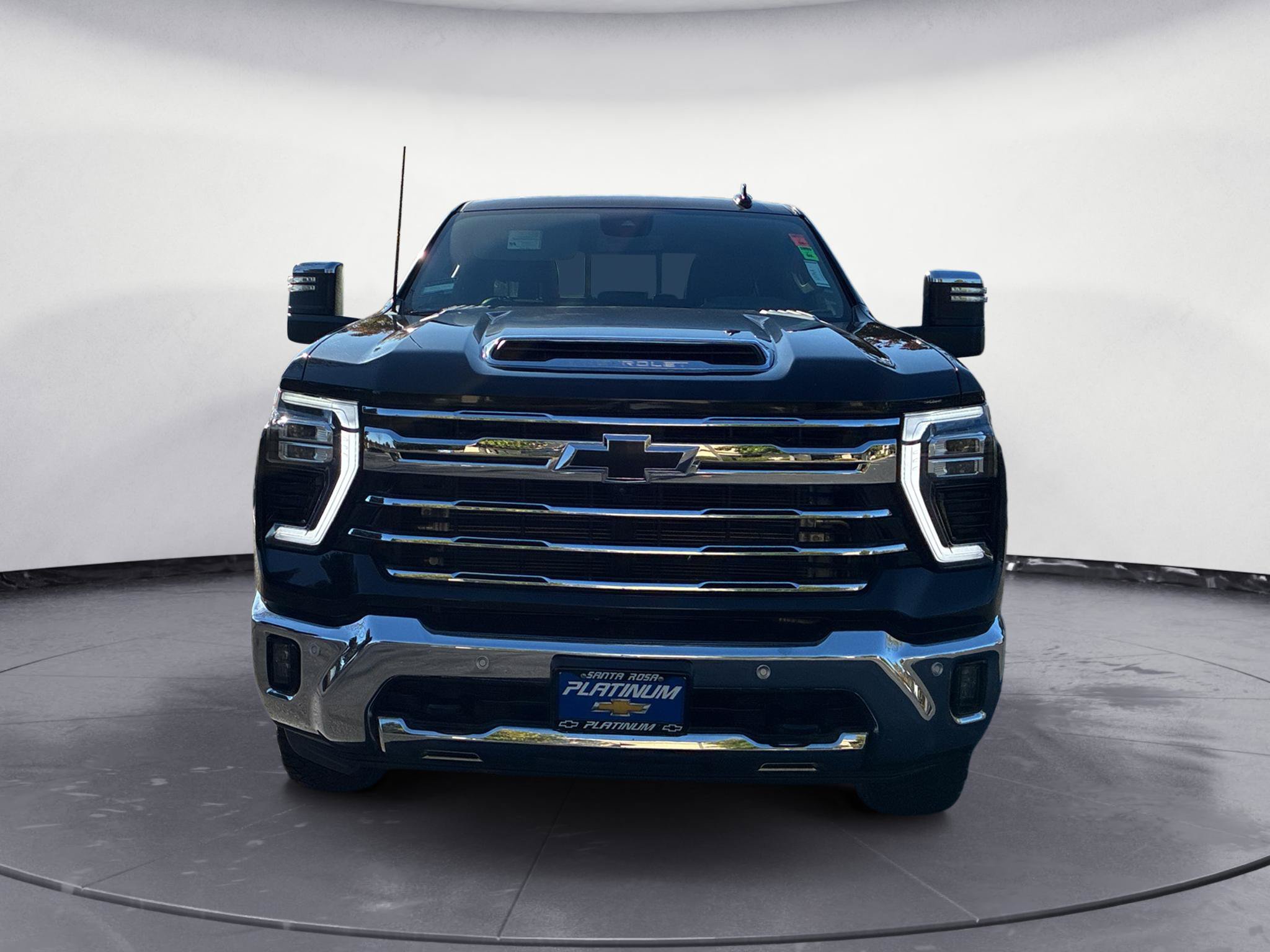 Used 2024 Chevrolet Silverado 2500 LTZ w/ LTZ Plus Package AWD/4WD image 2