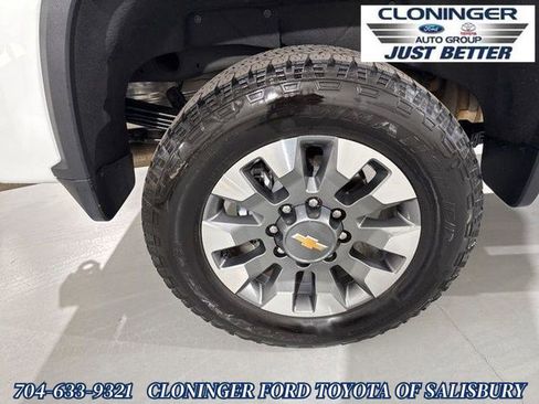 Used 2024 Chevrolet Silverado 2500 Custom w/ Custom Value Package image 13