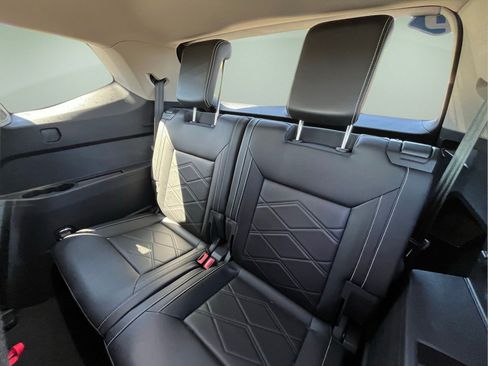 Used 2024 Volkswagen Atlas SE FWD image 28