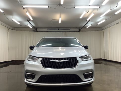 New 2026 Chrysler Pacifica Select FWD image 10