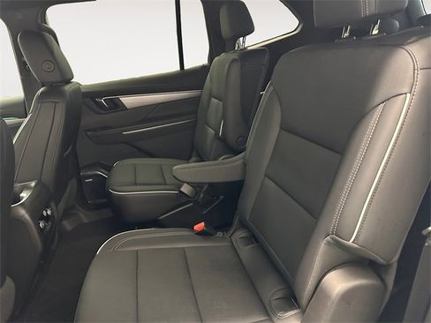 Used 2025 Buick Enclave Preferred image 13