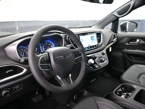 New 2026 Chrysler Voyager LX image 20