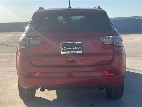 Used 2023 Jeep Compass Limited image 4