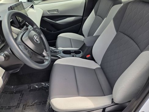 Used 2025 Toyota Corolla LE FWD image 18