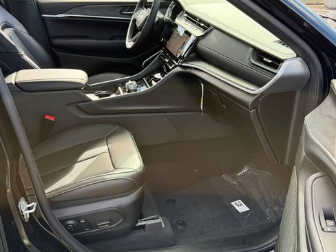 New 2026 Jeep Grand Cherokee Limited image 18