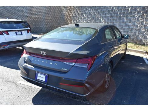 Used 2024 Hyundai Elantra Limited image 3