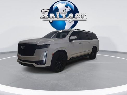 Used 2024 Cadillac Escalade ESV Sport Platinum w/ LPO, ONYX Package image 4