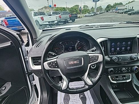 Used 2023 GMC Terrain SLT image 2